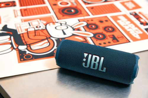 7 音乐万花筒七代便携式蓝牙音箱全新上市凯发户外进阶自由开声 JBL FLIP(图2)